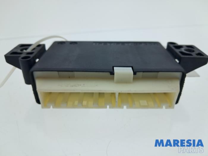 Begagnade PDC-modul Renault Megane IV Estate (RFBK) 1.3 TCE 140 16V Pris € 74,95 Marginaltabell erbjuds av Maresia Parts