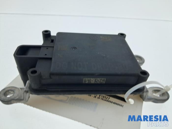 Begagnade Radarsensor Renault Clio V (RJAB) 1.0 TCe 100 12V Pris € 105,00 Marginaltabell erbjuds av Maresia Parts