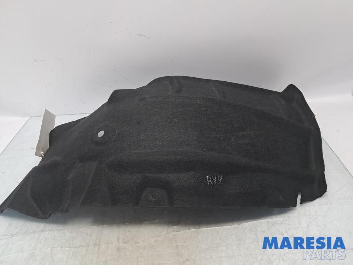 Używane Nadkole Renault Grand Scénic III (JZ) 1.4 16V TCe 130 Cena € 25,00 Procedura marży oferowane przez Maresia Parts