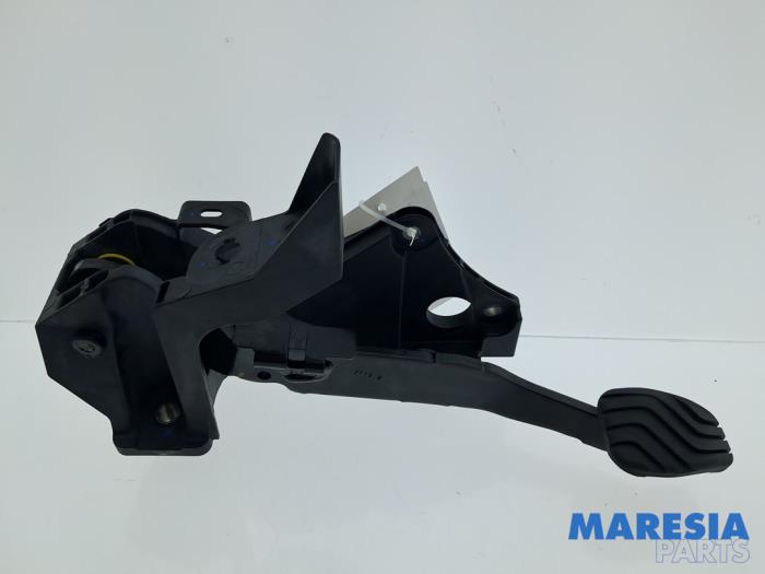 Używane Pedal hamulca Renault Clio V (RJAB) 1.0 TCe 100 12V Cena € 50,00 Procedura marży oferowane przez Maresia Parts