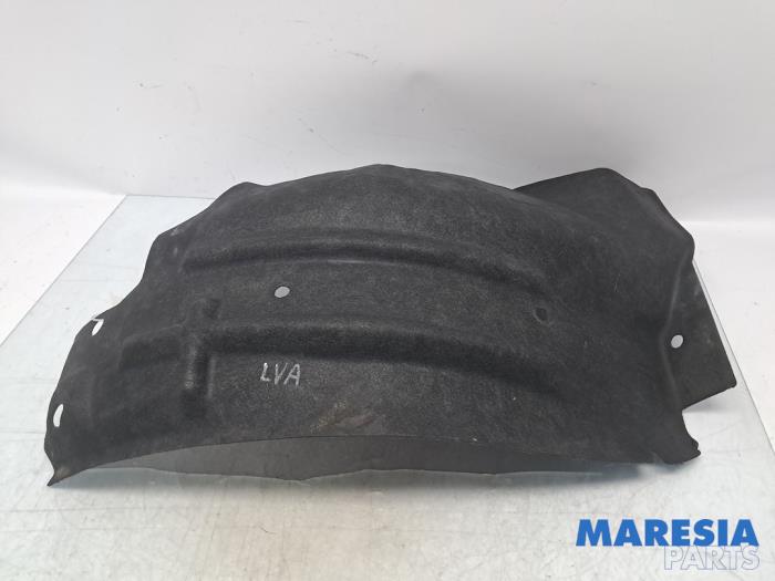 Używane Nadkole Renault Megane IV Estate (RFBK) 1.3 TCE 140 16V Cena € 40,00 Procedura marży oferowane przez Maresia Parts