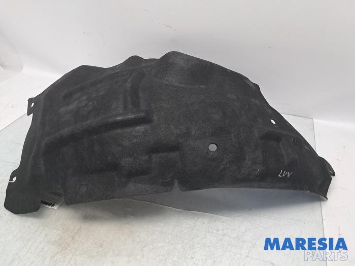 Używane Nadkole Renault Megane IV Estate (RFBK) 1.3 TCE 140 16V Cena € 40,00 Procedura marży oferowane przez Maresia Parts
