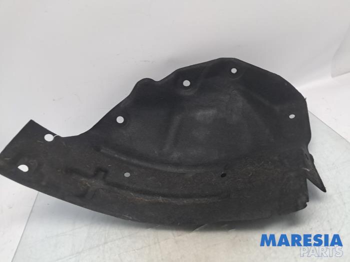 Używane Nadkole Renault Megane IV Estate (RFBK) 1.3 TCE 140 16V Cena € 40,00 Procedura marży oferowane przez Maresia Parts