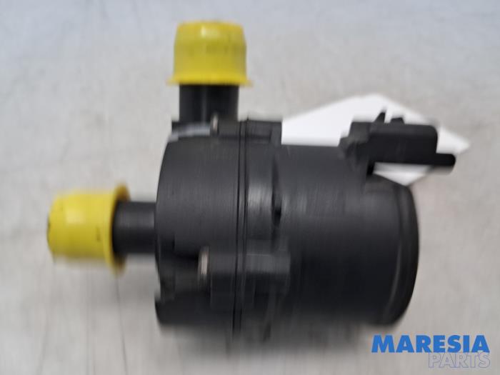 Begagnade Extra vattenpump Renault Megane IV Estate (RFBK) 1.3 TCE 140 16V Pris € 40,00 Marginaltabell erbjuds av Maresia Parts