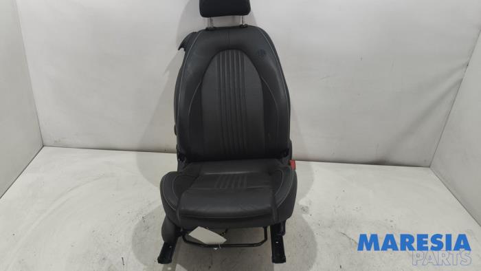 Używane Fotel prawy Alfa Romeo MiTo (955) 0.9 TwinAir Cena € 119,99 Procedura marży oferowane przez Maresia Parts