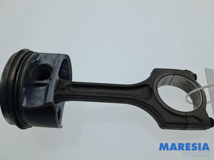 Używane Korbowód Citroen DS3 (SA) 1.6 16V VTS THP 155 Cena € 34,99 Procedura marży oferowane przez Maresia Parts