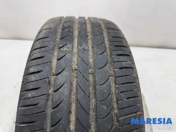 Używane Opona Peugeot 308 (L3/L8/LB/LH/LP) 1.6 16V THP Cena € 25,00 Procedura marży oferowane przez Maresia Parts