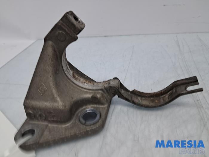 Used Engine mount Renault Grand Scénic III (JZ) 1.4 16V TCe 130 Price € 24,99 Margin scheme offered by Maresia Parts