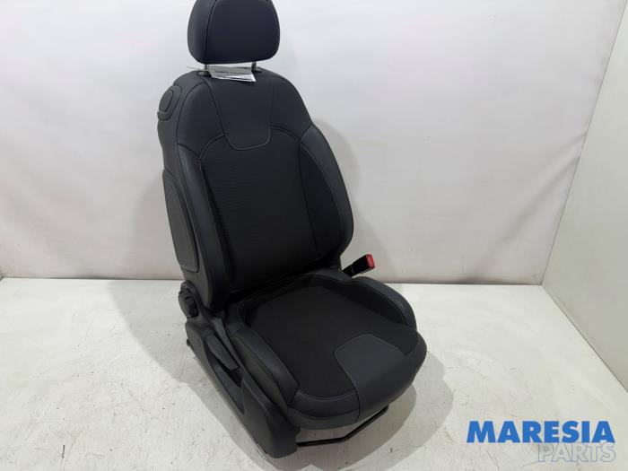 Używane Fotel prawy Opel Adam 1.0 Ecotec 12V SIDI Turbo Cena € 249,00 Procedura marży oferowane przez Maresia Parts
