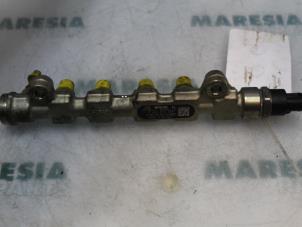 Used Fuel injector nozzle Renault Laguna II Grandtour (KG) 2.2 dCi 150 16V Price € 60,00 Margin scheme offered by Maresia Parts