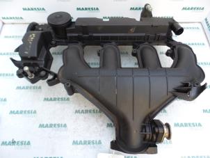 Used Intake manifold Peugeot 407 SW (6E) 2.0 HDiF 16V Price € 65,00 Margin scheme offered by Maresia Parts