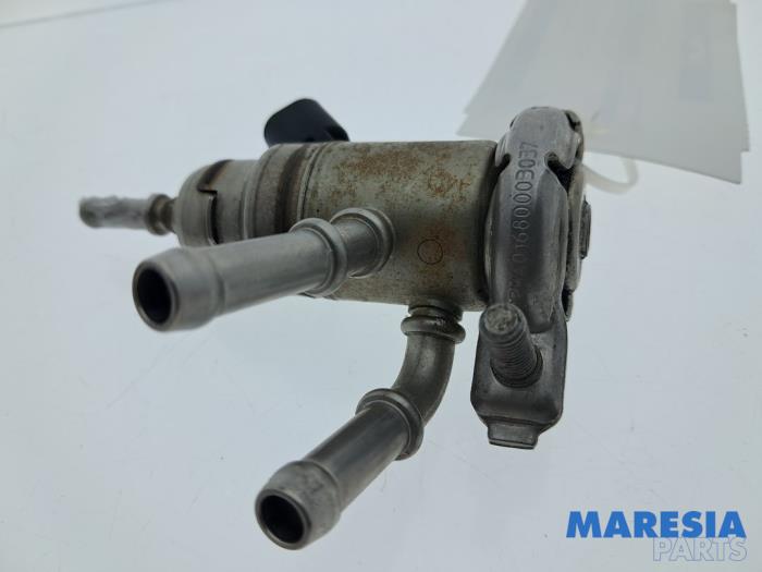 Używane Wtryskiwacz AdBlue Citroen Jumpy 1.5 Blue HDi 100 Cena € 90,75 Z VAT oferowane przez Maresia Parts