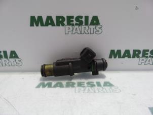 Usagé Injecteur (injection essence) Peugeot 406 (8B) 1.8 16V Prix € 25,00 Règlement à la marge proposé par Maresia Parts