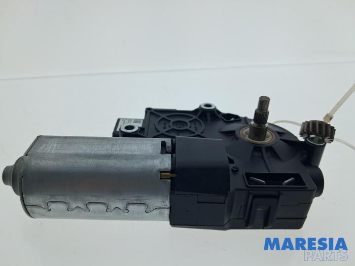 Używane Silnik szyberdachu Opel Adam 1.0 Ecotec 12V SIDI Turbo Cena € 125,00 Procedura marży oferowane przez Maresia Parts