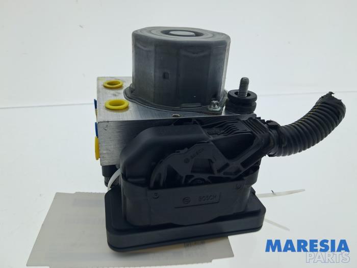 Usagé Bloc ABS Opel Adam 1.0 Ecotec 12V SIDI Turbo Prix € 99,99 Règlement à la marge proposé par Maresia Parts
