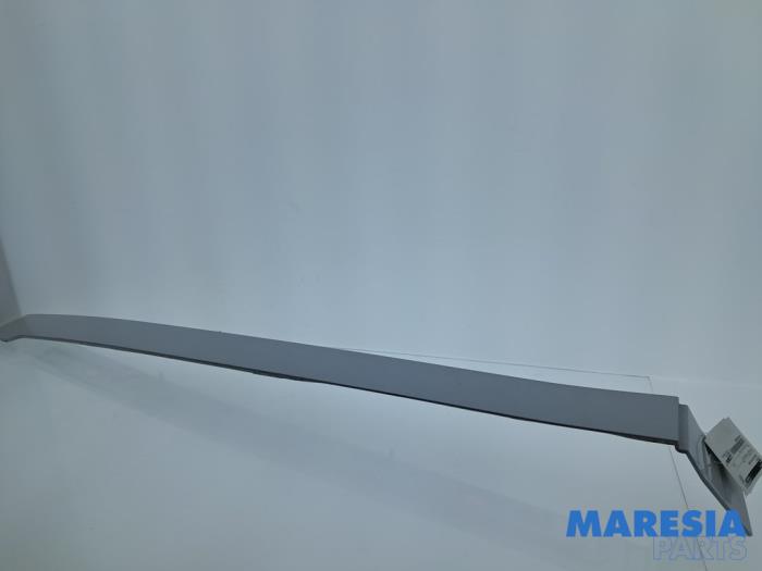 Begagnade Dekorstripe Citroen Jumpy 1.5 Blue HDi 100 Pris € 60,50 Inklusive moms erbjuds av Maresia Parts