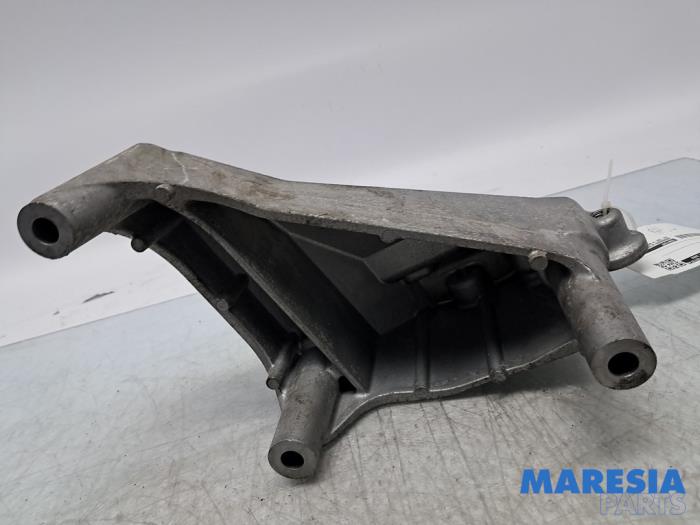 Engine mount from a Opel Adam 1.0 Ecotec 12V SIDI Turbo 2019