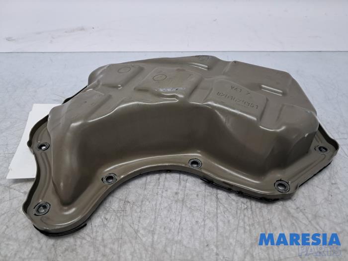Usagé Couvercle carter Renault Scénic IV (RFAJ) 1.3 TCE 140 16V Prix € 34,99 Règlement à la marge proposé par Maresia Parts