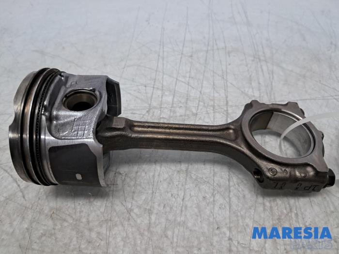 Begagnade Vevstake Renault Scénic IV (RFAJ) 1.3 TCE 140 16V Pris € 75,00 Marginaltabell erbjuds av Maresia Parts