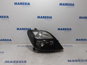 Used Headlight, right Renault Scénic I (JA) 1.9 dCi Price € 25,00 Margin scheme offered by Maresia Parts