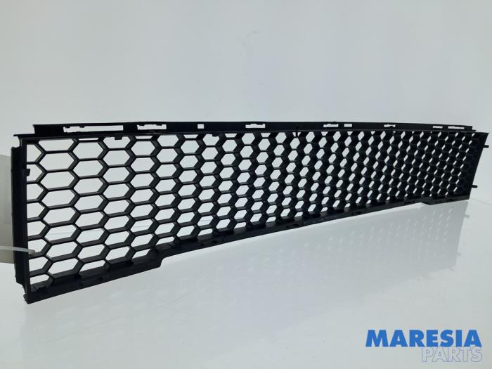 Używane Grill Fiat 500 (312) 0.9 TwinAir 85 Cena € 19,99 Procedura marży oferowane przez Maresia Parts