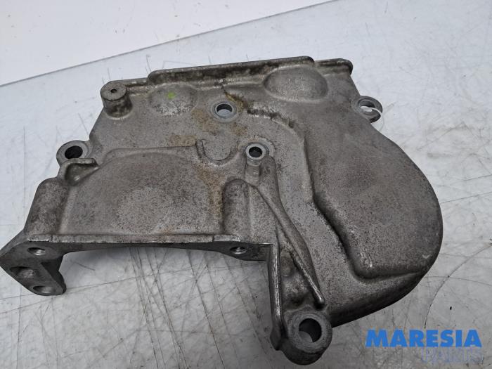Usagé Couvercle de distribution Renault Grand Scénic II (JM) 2.0 16V Prix € 35,00 Règlement à la marge proposé par Maresia Parts