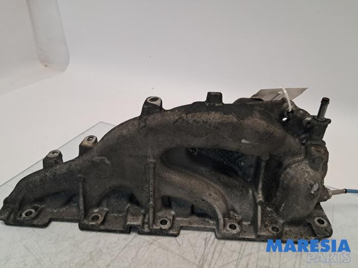 Używane Kolektor dolotowy Renault Trafic (1FL/2FL/3FL/4FL) 1.6 dCi 125 Twin Turbo Cena € 78,59 Z VAT oferowane przez Maresia Parts