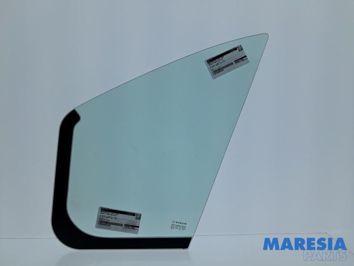 Usados Ventanilla triangular izquierda delante Renault Trafic (1FL/2FL/3FL/4FL) 1.6 dCi 95 Precio € 60,50 IVA incluido ofrecido por Maresia Parts