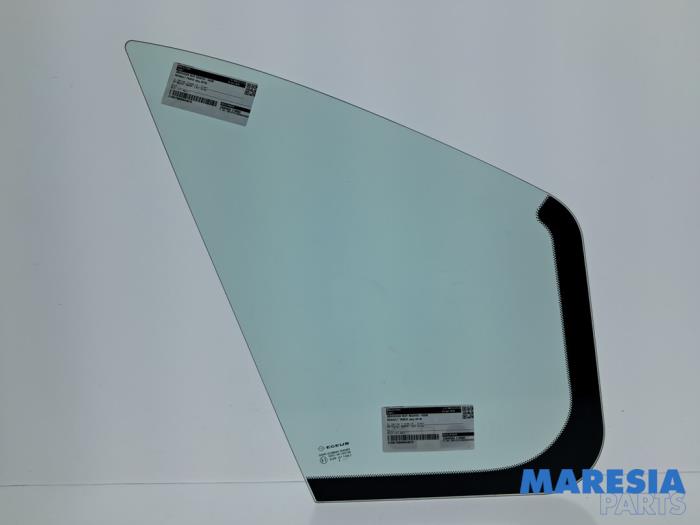 Usados Ventanilla triangular derecha delante Renault Trafic (1FL/2FL/3FL/4FL) 1.6 dCi 95 Precio € 48,40 IVA incluido ofrecido por Maresia Parts