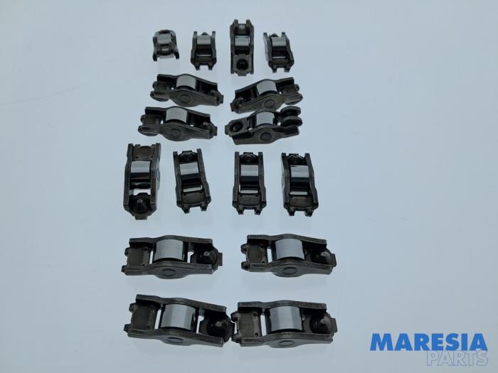 Usagé Culbuteur Renault Scénic III (JZ) 1.6 16V Prix € 30,00 Règlement à la marge proposé par Maresia Parts