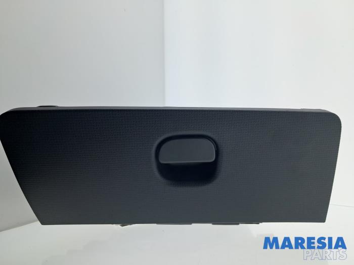 Begagnade Handskfack Fiat Panda (312) 0.9 TwinAir Turbo 80 Pris € 39,99 Marginaltabell erbjuds av Maresia Parts