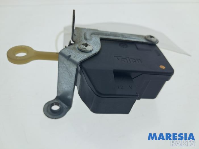 Używane Silnik tylnej klapy Peugeot 107 1.0 12V Cena € 20,00 Procedura marży oferowane przez Maresia Parts
