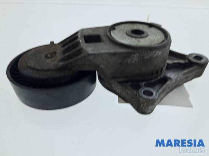 Usados Rodillo tensor correa múltiple Fiat 500X (334) 1.6 E-torq 16V Precio € 89,99 Norma de margen ofrecido por Maresia Parts