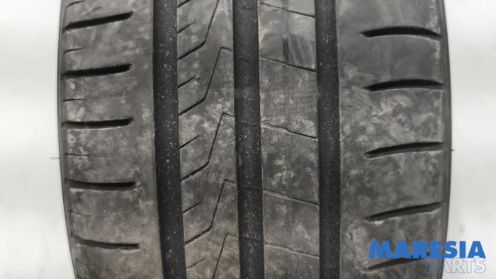 Używane Opona Dacia Lodgy (JS/SD0J) 1.3 TCE 130 16V Cena € 24,20 Z VAT oferowane przez Maresia Parts