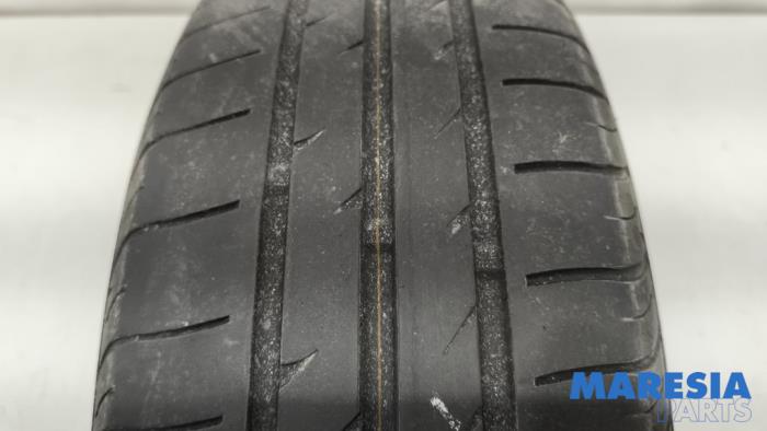 Używane Opona Dacia Lodgy (JS/SD0J) 1.3 TCE 130 16V Cena € 24,20 Z VAT oferowane przez Maresia Parts