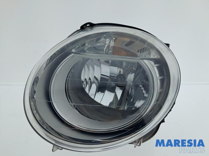 Używane Reflektor lewy Fiat 500 (312) 0.9 TwinAir 80 Cena € 60,00 Procedura marży oferowane przez Maresia Parts