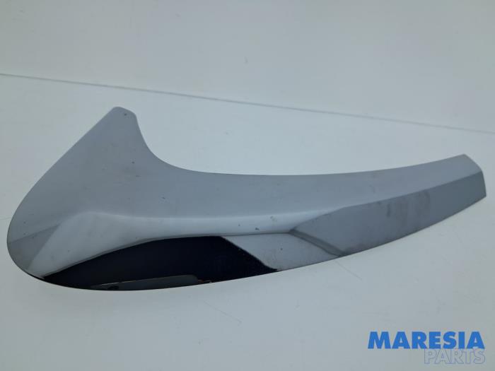 Begagnade Dekorstripe Peugeot 308 CC (4B) 1.6 VTI 16V Pris € 50,00 Marginaltabell erbjuds av Maresia Parts