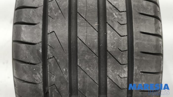 Używane Opona Fiat 500C (312) 0.9 TwinAir 85 Cena € 30,00 Procedura marży oferowane przez Maresia Parts