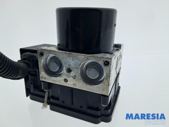 Usagé Bloc ABS Opel Combo 1.3 CDTI 16V Prix € 172,43 Prix TTC proposé par Maresia Parts