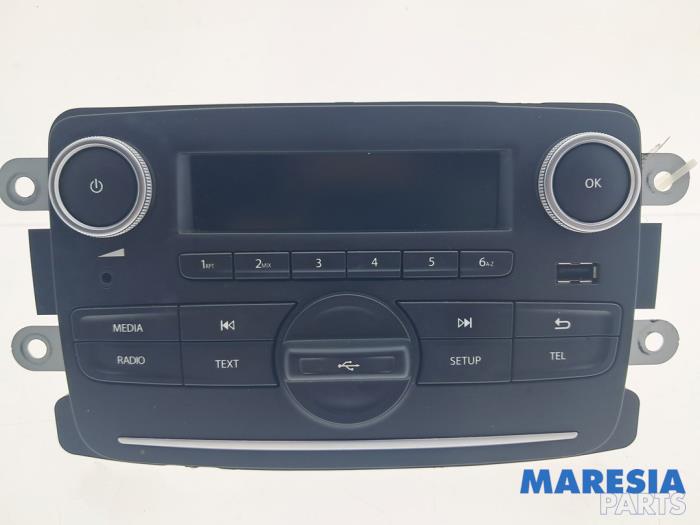 Używane Radio Dacia Lodgy (JS/SD0J) 1.3 TCE 130 16V Cena € 125,01 Z VAT oferowane przez Maresia Parts