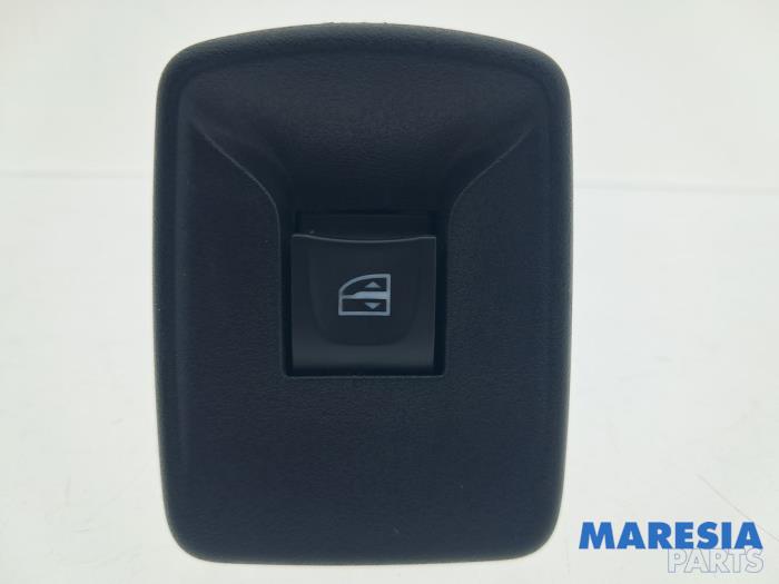 Usados Interruptor combinado de ventanillas Dacia Lodgy (JS/SD0J) 1.3 TCE 130 16V Precio € 30,24 IVA incluido ofrecido por Maresia Parts