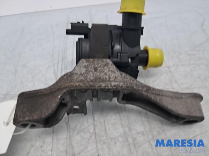 Begagnade Extra vattenpump Dacia Lodgy (JS/SD0J) 1.3 TCE 130 16V Pris € 48,40 Inklusive moms erbjuds av Maresia Parts