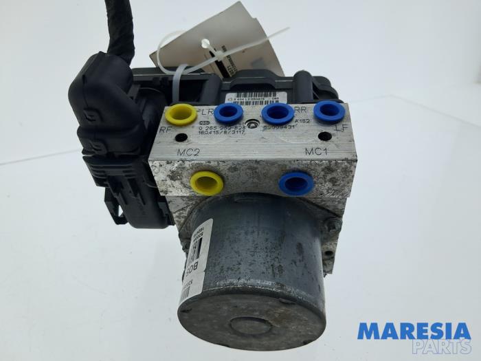 Używane Pompa ABS Fiat 500C (312) 0.9 TwinAir 85 Cena € 99,99 Procedura marży oferowane przez Maresia Parts