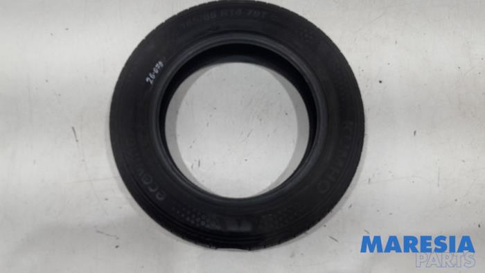 Usagé Pneu Opel Karl 1.0 12V Prix € 22,50 Règlement à la marge proposé par Maresia Parts