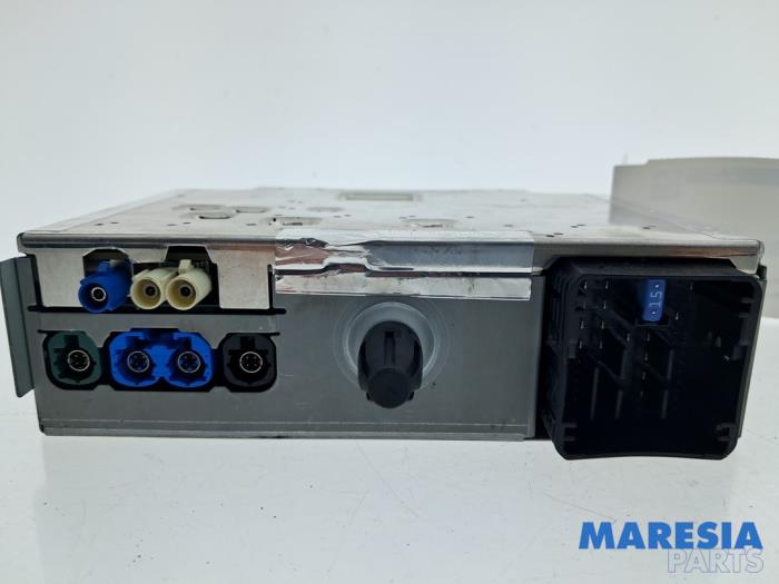Używane Modul radiowy Citroen Jumpy 2.0 Blue HDI 120 Cena € 242,00 Z VAT oferowane przez Maresia Parts
