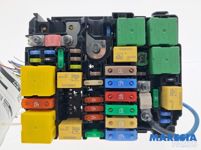 Begagnade Säkringsbox Citroen Jumpy 2.0 Blue HDI 120 Pris € 90,69 Inklusive moms erbjuds av Maresia Parts