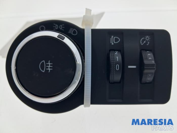 Begagnade Ljusbrytare Opel Karl 1.0 12V Pris € 25,00 Marginaltabell erbjuds av Maresia Parts