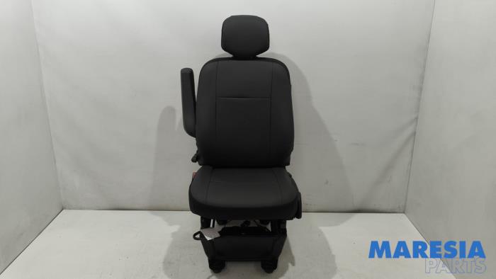 Używane Fotel lewy Renault Master III (MA/MB/MC/MD/MH/MF/MG/MH) 2.3 dCi 135 16V FWD Cena € 423,50 Z VAT oferowane przez Maresia Parts