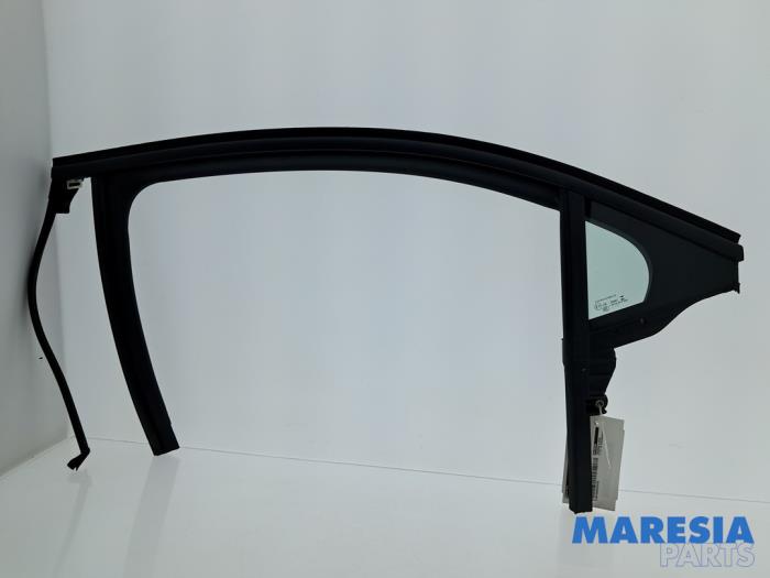 Usados Ventanilla triangular izquierda detrás Opel Mokka 1.2 Turbo 12V Precio € 72,60 IVA incluido ofrecido por Maresia Parts