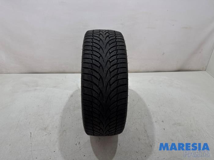 Używane Opona zimowa Renault Clio IV (5R) 1.2 TCE 16V GT EDC Cena € 30,00 Procedura marży oferowane przez Maresia Parts